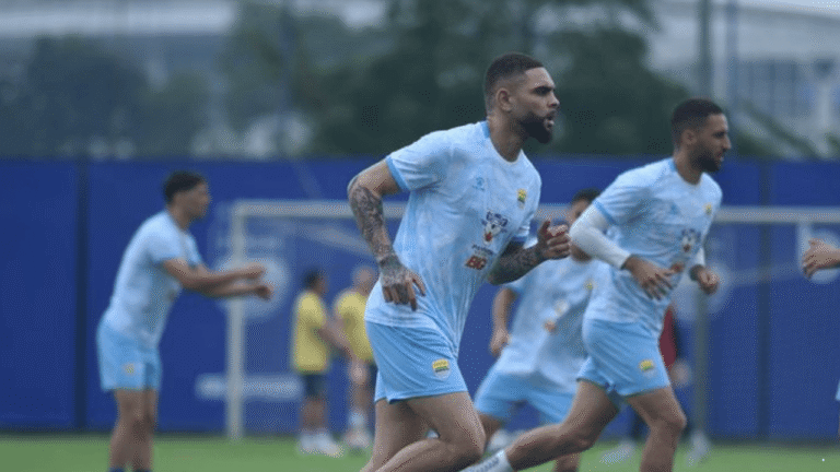 Layvin Kurzawa Mulai Latihan Perdana di Persib, Hodak Ungkap Peluang Debut Lawan Persis Solo