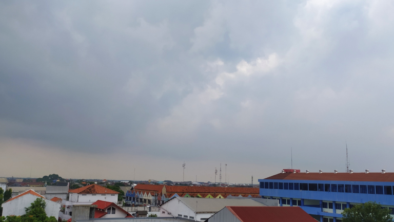 Prakiraan Cuaca Jabar 25 Januari 2026, Dominan Berawan dengan Potensi Hujang Ringan