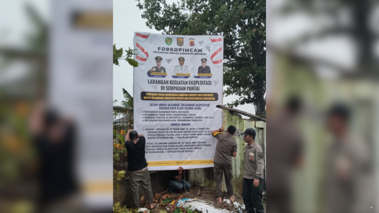 Camat Cisolok Pasang Sejumlah Banner Larangan, Cegah Eksploitasi Sempadan Pantai