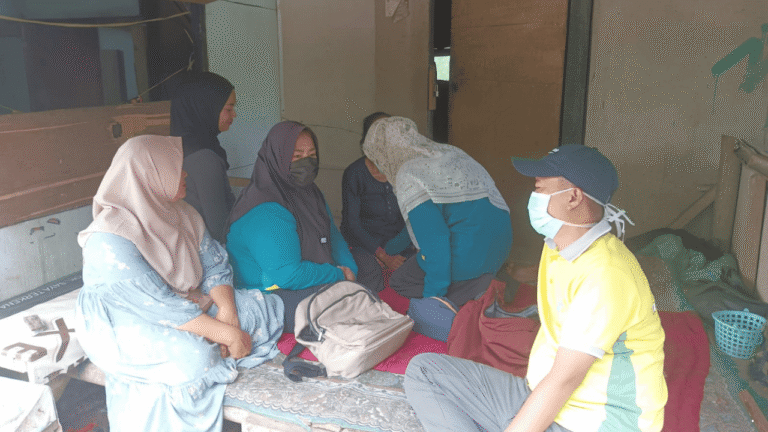 Derita Ani di Jampangtengah: Bertahan dengan Warung Kecil di Tengah Stroke dan Keterbatasan