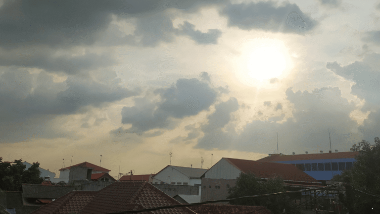 Prakiraan Cuaca Jabar 3 Februari 2026, Sejumlah Wilayah Berpotensi Diguyur Hujan Lebat