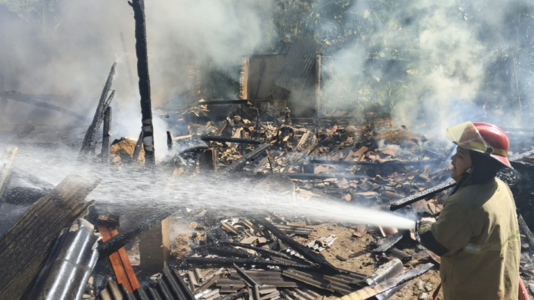 Korsleting Diduga Picu Kebakaran, 2 Rumah Warga Cimanggu Sukabumi Hangus Dilalap Api