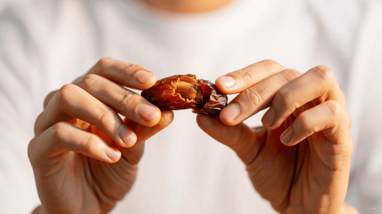 Tips Sehat Berbuka Puasa: Hindari Makanan Berlebihan agar Pencernaan Tetap Terjaga