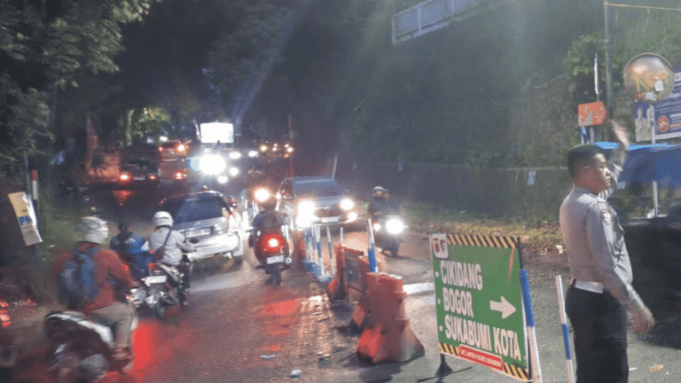 Macet Parah Imbas Kebakaran Truk LPG di Jalur Palabuhanratu, Arus Balik Dialihkan ke Cikidang