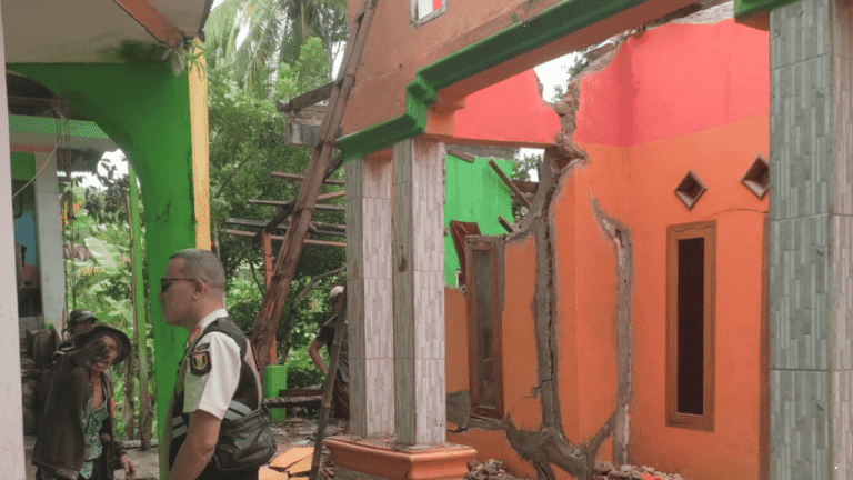 Diterjang Pergerakan Tanah, 1 Rumah di Cikadu Palabuhanratu Ambruk
