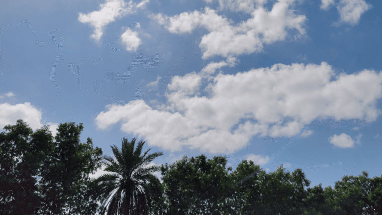 Prakiraan Cuaca Jabar 15 Maret 2026, Pagi hingga Siang Cerah Berawan