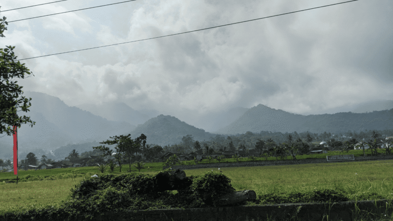 Prakiraan Cuaca Jabar 18 Maret 2026, Pagi hingga Sore Didominasi Cerah Berawan