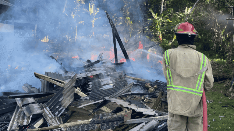 Diduga Akibat Arus Pendek Listrik, Rumah Warga di Citanglar Sukabumi Hangus Terbakar