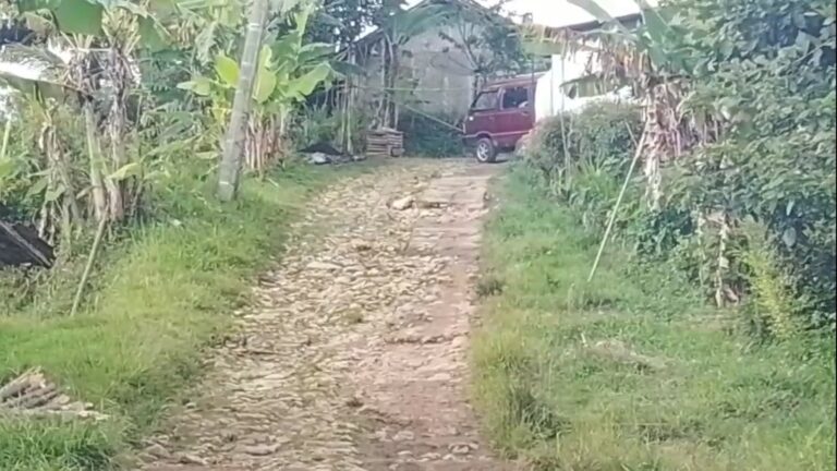 Dinas PU Sukabumi Siapkan Perbaikan Jalan Rusak di Tanjungsari Jampangtengah, Warga Sudah Lama Menunggu