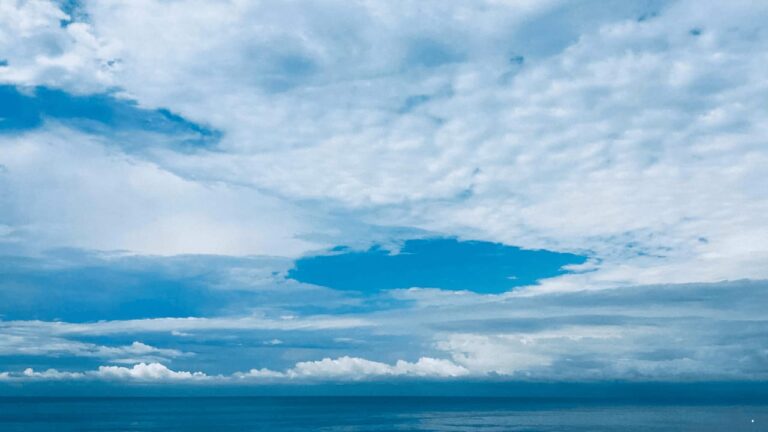 Prakiraan Cuaca Jabar 22 Maret 2026, Hujan Ringan hingga Sedang Berpotensi Terjadi Sejak Siang Hari