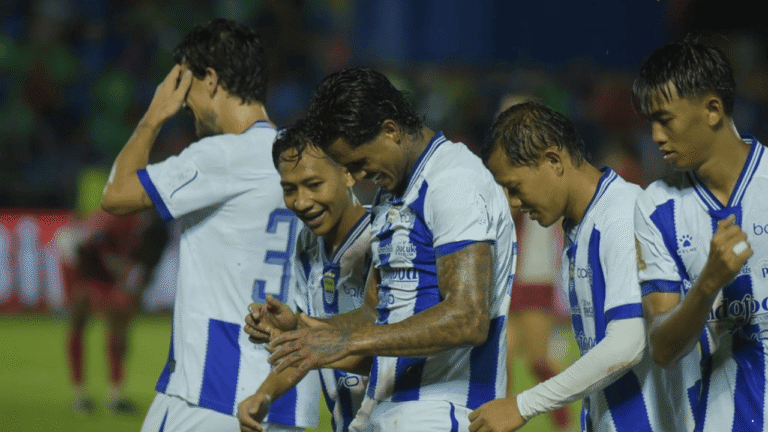 Brace Ramon Tanque Bawa Persib Taklukkan Semen Padang 2-0