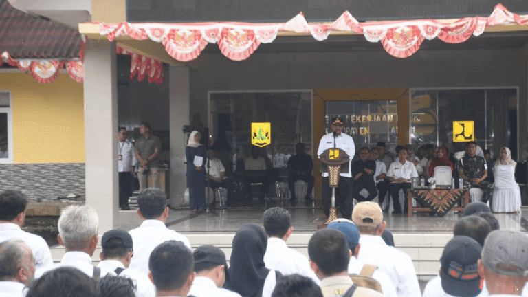 Bupati Sukabumi Tekankan Transparansi dan Respons Cepat Dinas PU Hadapi Kritik Infrastruktur