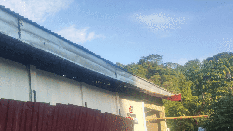 Hujan Deras Diduga Picu Ambruknya Kanopi Koperasi Desa Merah Putih Wangunsari Cisolok Sukabumi