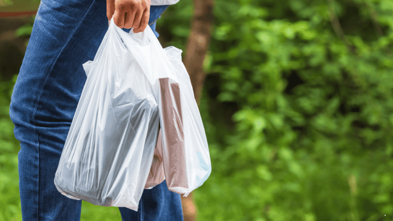 Kurangi Penggunaan Plastik, Ini Manfaatnya Bagi Kesehatan hingga Lingkungan