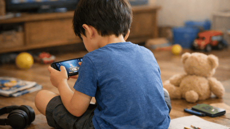 Orang Tua Perlu Waspada, Ini Dampak Penggunaan Gadget Berlebihan pada Anak