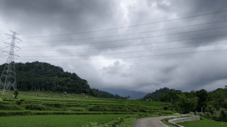 Prakiraan Cuaca Jabar 13 April 2026, Pagi-Siang Cerah hingga Berawan