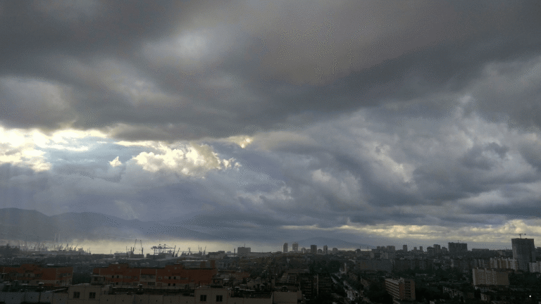 Prakiraan Cuaca Jabar 17 April 2026, Pagi hingga Siang Cerah Berawan