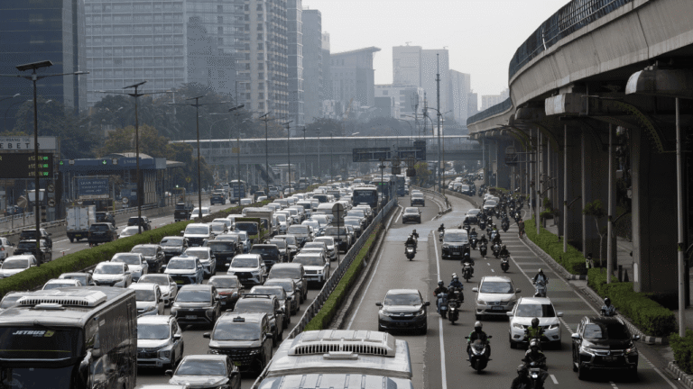 Bingung Mau Naik Apa saat Berangkat Kerja? Ini Trik Memilih Transportasi Paling Efisien