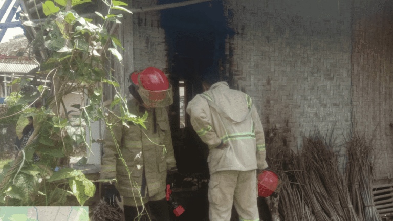 Puntung Rokok Diduga Picu Kebakaran Rumah Panggung di Ciracap Sukabumi