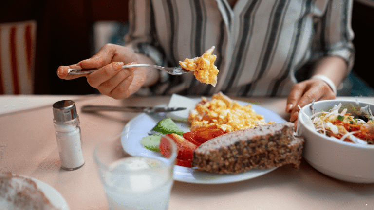 Terlalu Sering Melewatkan Jam Makan, Tubuh Bisa Alami Ini