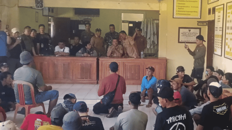 Janji Tak Kunjung Terbukti, Aksi Kedua Warga Sukatani Sukabumi Tagih Perbaikan Jalan dan Desak Kades Mundur