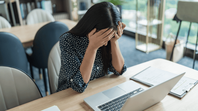 Tekanan Meningkat, Ini Cara Efektif Jaga Kesehatan Mental saat Bekerja