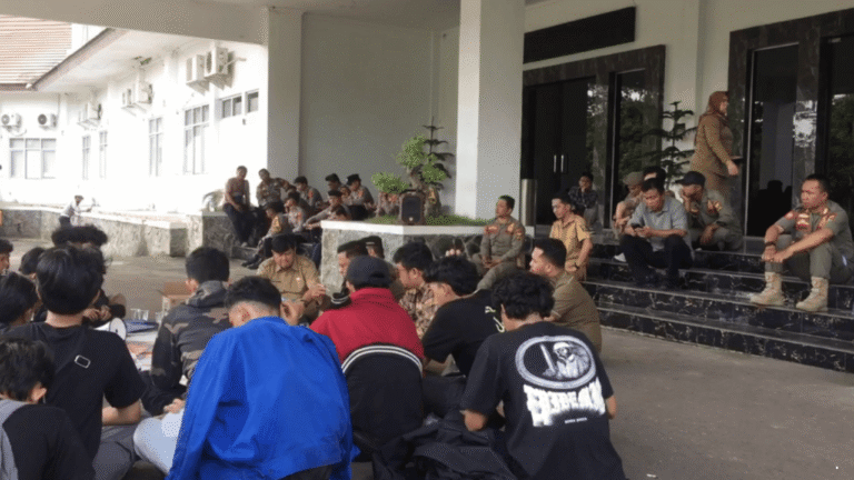 Terima Aspirasi Mahasiswa dalam Dialog Terbuka, DPRD Sukabumi Janji Evaluasi Kinerja