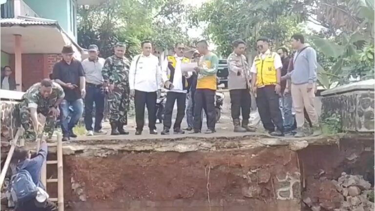 Jembatan Linggamanik Ambruk, Dinas PU Sukabumi Targetkan Perbaikan Tuntas 2 Bulan