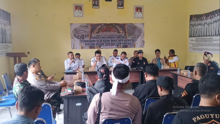 Jalan Lengkong–Kiara Dua Rusak, Masyarakat Pajampangan Minta Solusi Tegas