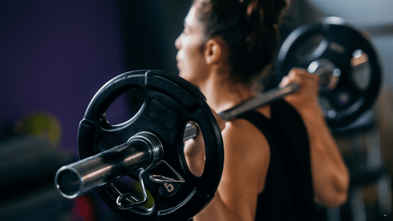 Workout di Rumah atau Gym: Mana yang Lebih Cocok untuk Anak Muda?