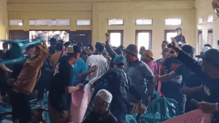 Gelombang Protes Berlanjut, Warga Sukatani Kembali Datangi Kantor Desa dan Desak Kepastian