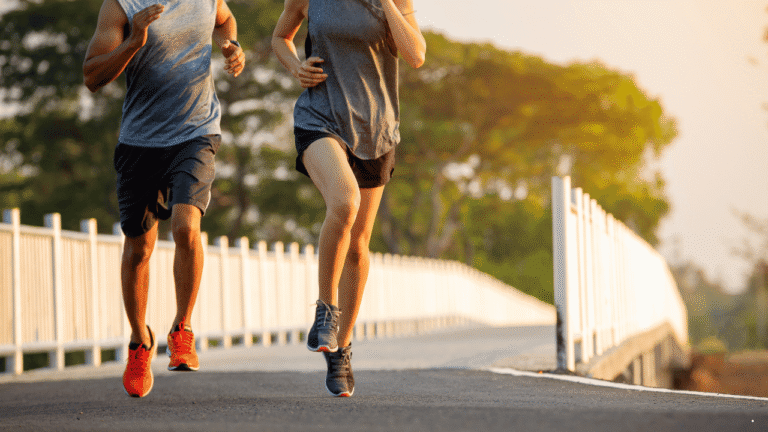 Bingung Pilih Waktu Lari? Ini Perbedaan Jogging Pagi, Siang dan Malam