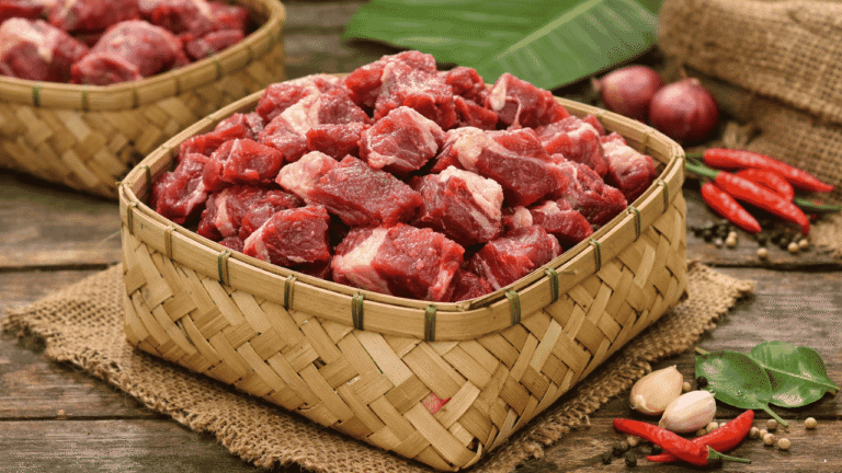 Kenapa Banyak Panitia Kurban Pilih Besek Bambu untuk Bungkus Daging? Ternyata Ini Keunggulannya