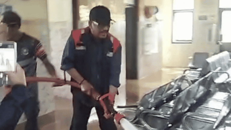 Lumpur Pascabanjir Penuhi Puskesmas Palabuhanratu, Bupati Sukabumi Turun Langsung ke Lokasi