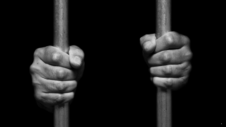 Oknum Kades di Sukabumi Ditahan, Diduga Terlibat Penipuan dan Gelapkan Dana Proyek Desa Rp65 Juta