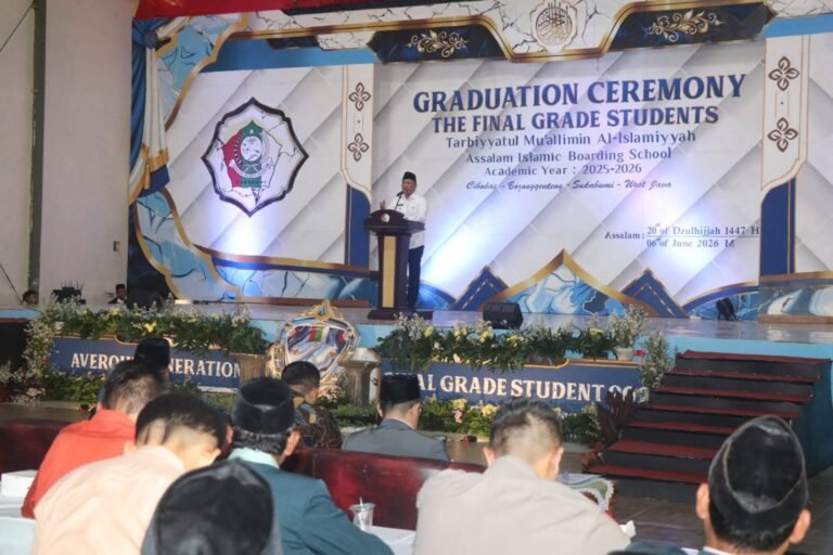 Hadiri Wisuda di Ponpes Assalam Putra, Wabup Sukabumi: Santri Harus Adaptif dengan Perkembangan Zaman