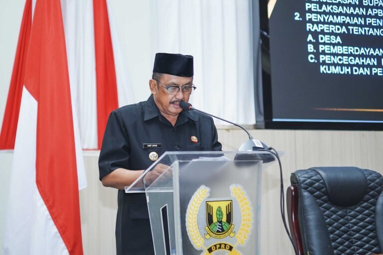 Rapat Paripurna DPRD Sukabumi, Bupati Asep Japar Paparkan Pandangan atas Tiga Raperda