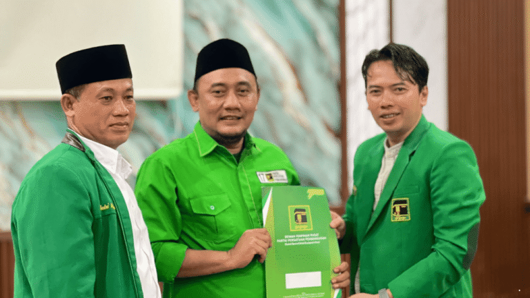 Terima SK DPP, Andri Hidayana Resmi Pimpin PPP Kabupaten Sukabumi Periode 2026-2031