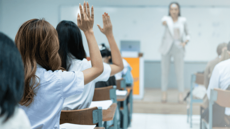 7 Aktivitas Bermanfaat yang Sebaiknya Dicoba Mahasiswa Selama Masa Kuliah