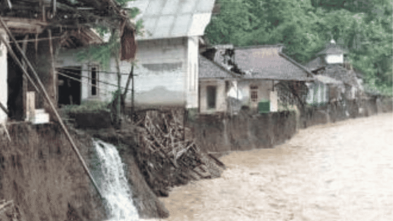 Relokasi Korban Banjir Cidadap Mandek Akibat Terkendala Alat Berat, Warga Kecewa