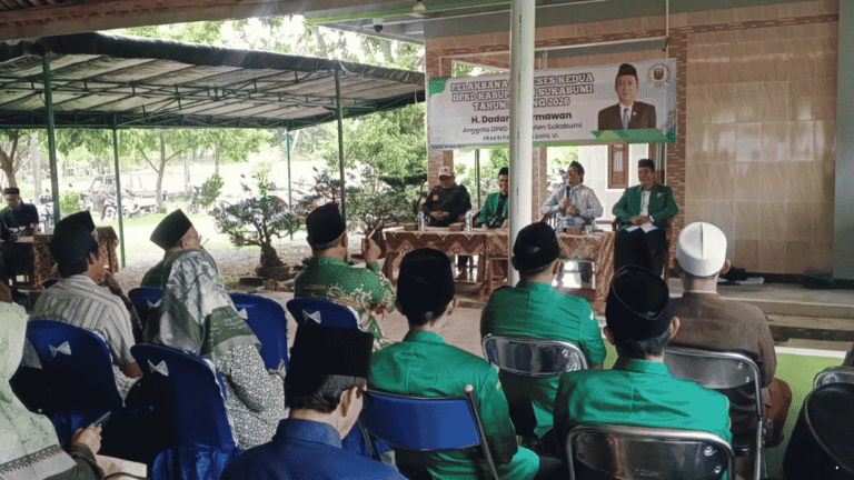 Warga Sampaikan Aspirasi Keagamaan hingga Perbaikan Jalan Saat Reses Dadang Hermawan di Cikangkung Sukabumi