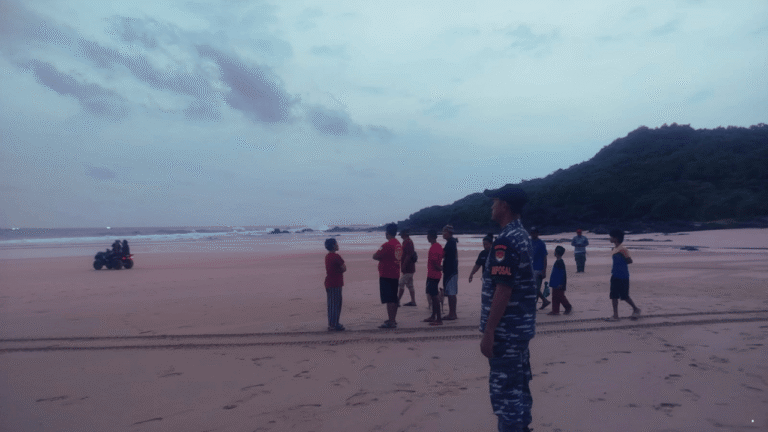 Liburan Berujung Petaka, Ayah dan Anak Hilang Terbawa Arus di Muara Cipanarikan Sukabumi