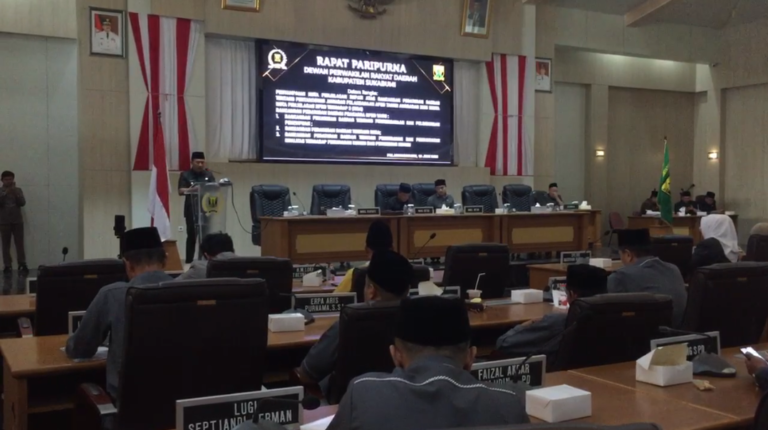 Rapat Paripurna DPRD, Wabup Andreas Sampaikan Raperda Pertanggungjawaban APBD 2025