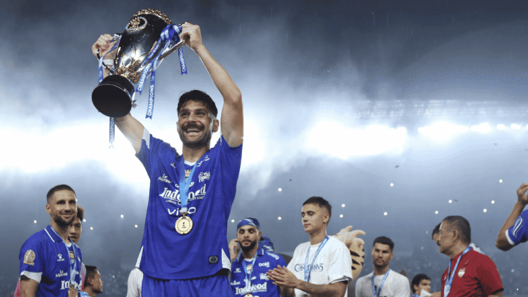 Persib Resmi Berpisah dengan Frans Putros, Negosiasi Kontrak Berakhir Tanpa Kesepakatan