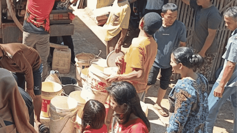 Ratusan KK di Sekarwangi Cibadak Sukabumi Terdampak Kekeringan, 15 Ribu Liter Air Bersih Disalurkan BPBD