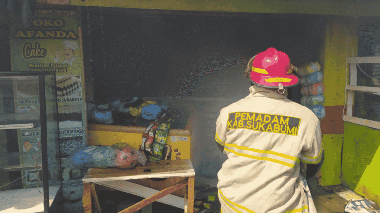 Kebakaran Hanguskan Warung BBM Eceran di Parungkuda Sukabumi, Pemilik Alami Luka Bakar