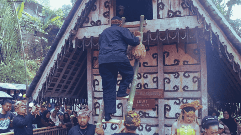Seren Taun ke-447 Kasepuhan Sinaresmi, Bupati Sukabumi Tegaskan Komitmen Lestarikan Tradisi Adat