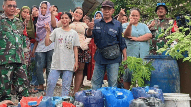 Kodim 0622 Salurkan Air Bersih untuk Warga Terdampak Kekeringan di Desa Loji Sukabumi