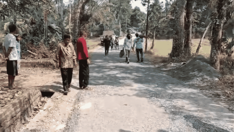 Prioritaskan Akses Warga, Pemdes Padajaya Sukabumi Realisasikan Dana Desa untuk Pengaspalan Jalan