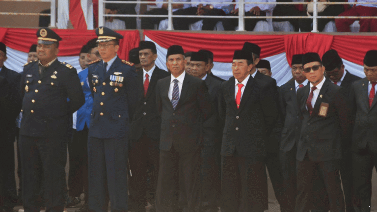 Momen Tak Biasa, Pejabat Pemkab Sukabumi Tiba-tiba Turun dari Podium Saat Upacara HUT RI